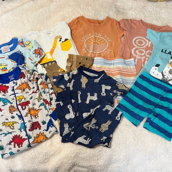 Old Navy Other - 3T Kids Dinosaur Llama and more Pajama Sets